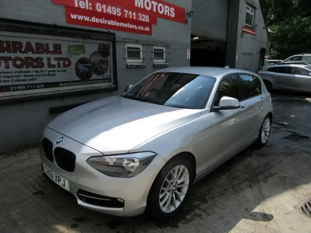 Używany BMW 118 Sport Line 143 KM (105 kW) 2011 Srebrny Hatchback