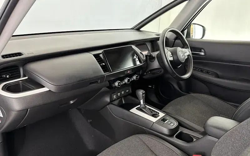 Used Honda Jazz Hybrid 109 HP (80 kW) 2021 Platinum white Hatchback