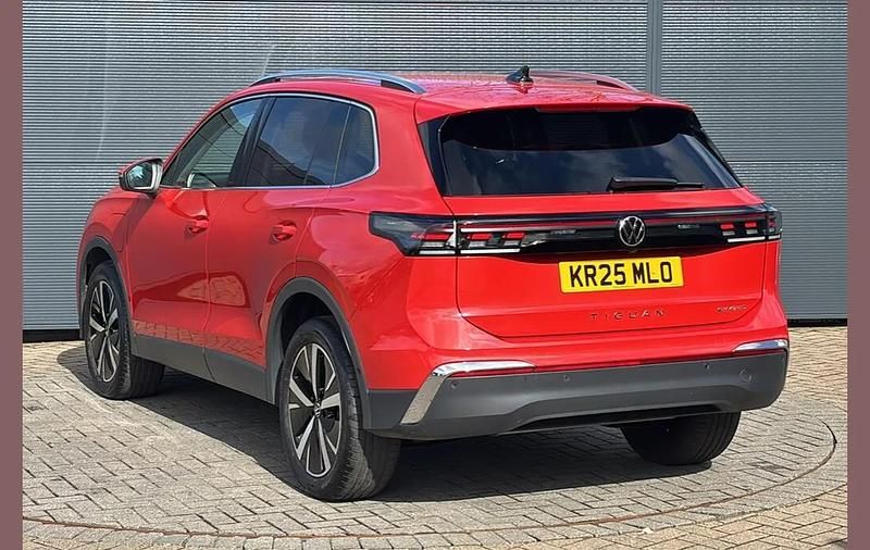 Used VW Tiguan Elegance 204 HP (150 kW) 2025 Red SUV