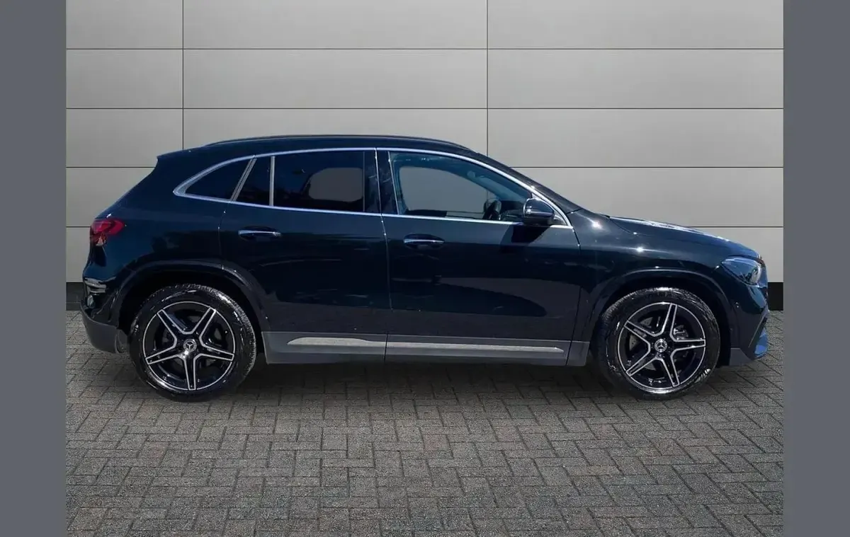 Used Mercedes GLA220 Executive 187 HP (137 kW) 2025 Black SUV