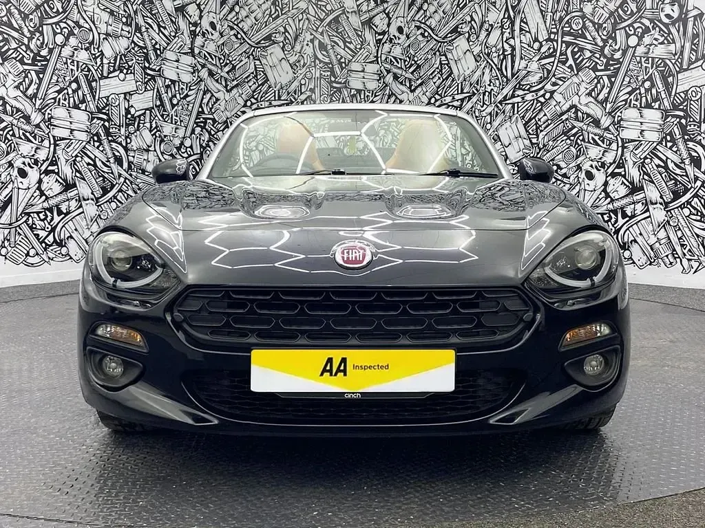 Usado Fiat 124 Spider Lusso Plus 140 HP (102 kW) 2017 Preto Cabrios