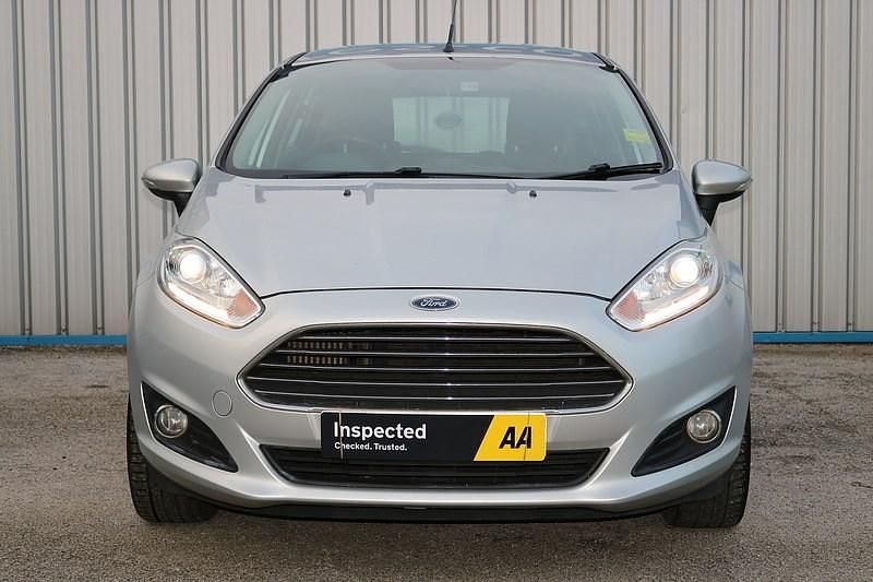 Used Ford Fiesta Zetec 99 HP (72 kW) 2014 Silver Hatchback