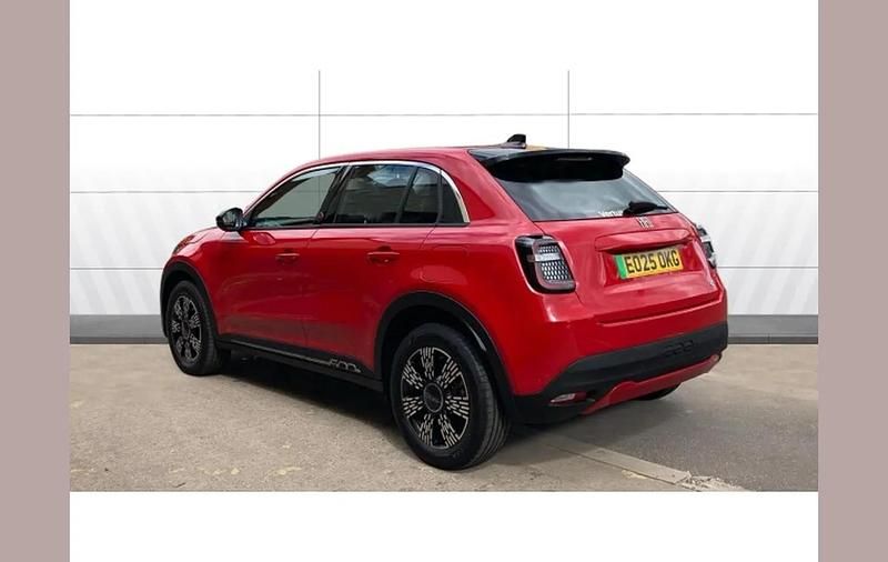 Usado Fiat 600 Red 114 kW (156 HP) 2025 Vermelho SUV