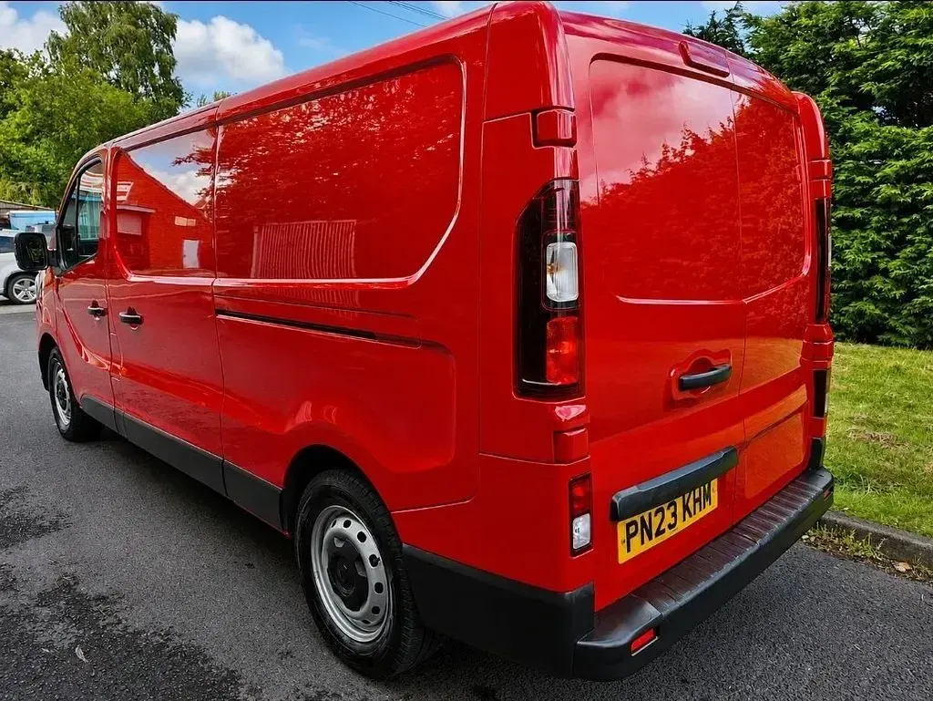 Used Renault Trafic 148 HP (108 kW) 2023 Red