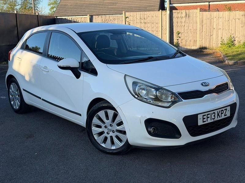 Used Kia Rio 2013 White Hatchback