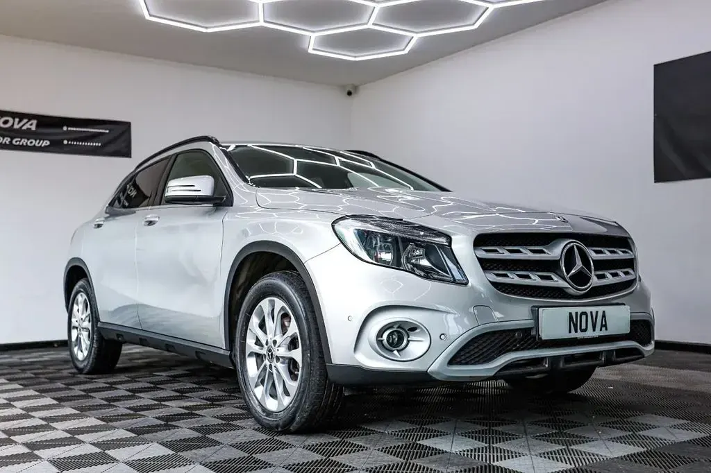 Used Mercedes GLA200 Executive 136 HP (100 kW) 2018 Silver SUV