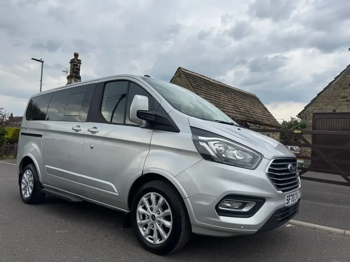 Usado Ford Tourneo Titanium 2021 Prateado Monovolume