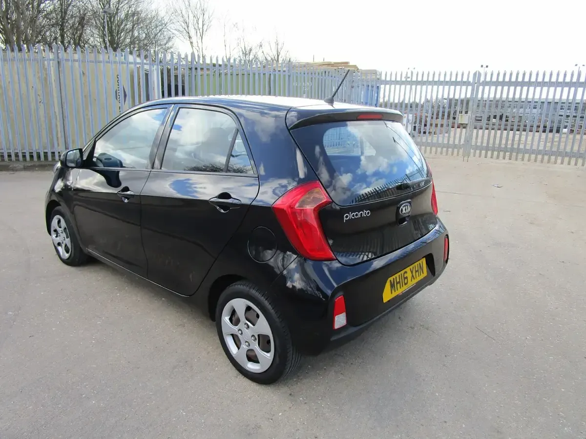 Used Kia Picanto 66 HP (48 kW) 2016 Black Hatchback
