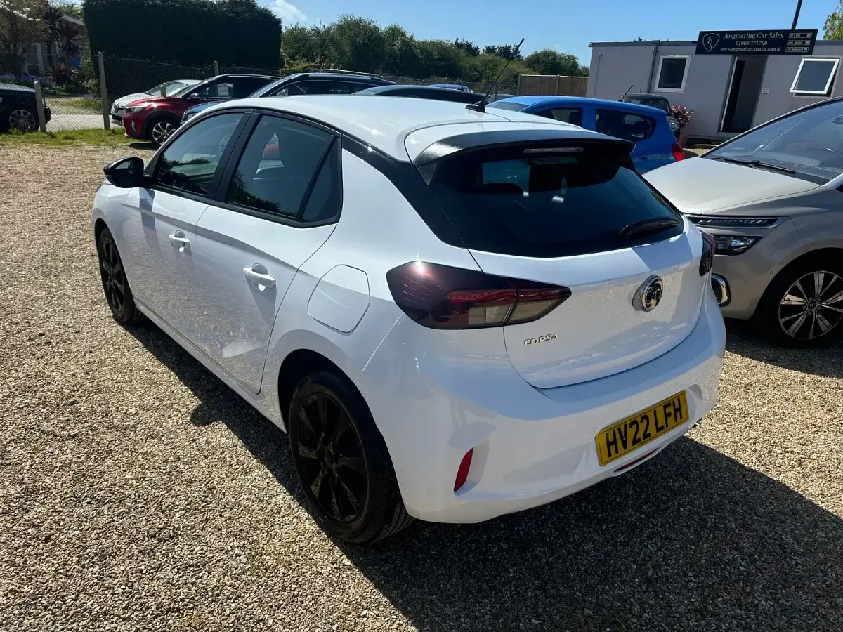Used Vauxhall Corsa Edition 75 HP (55 kW) 2022 White Hatchback
