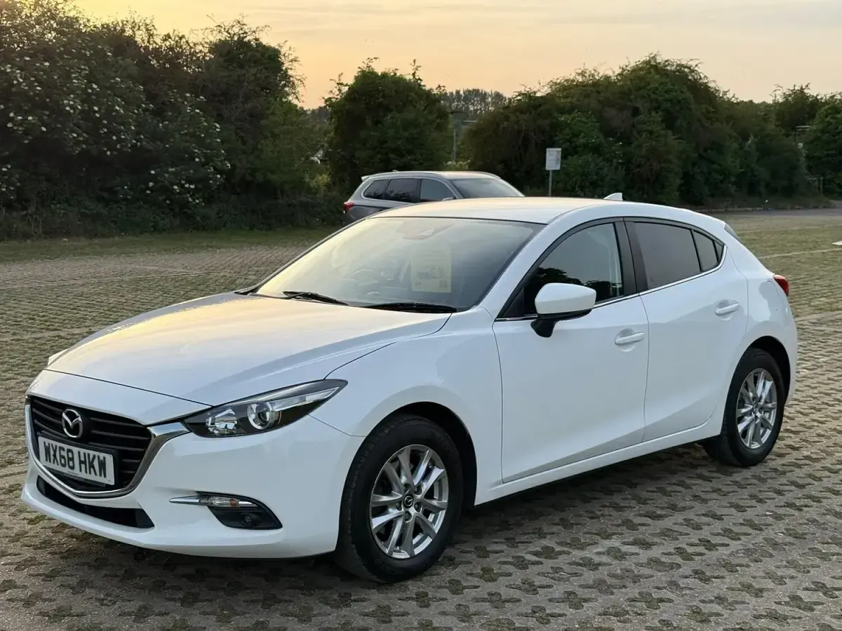 Used Mazda 3 121 HP (88 kW) 2018 White Hatchback