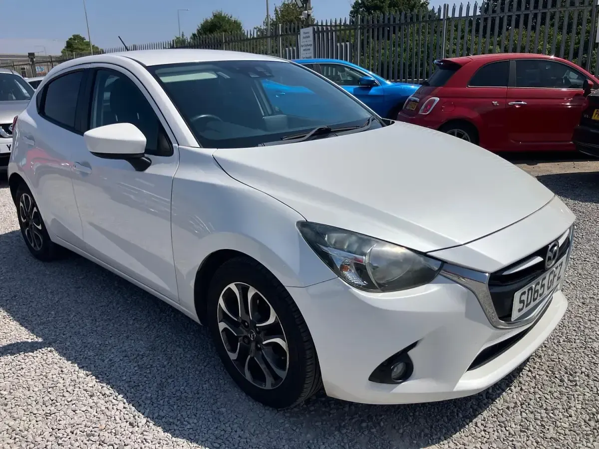Used Mazda 2 Inclusive 90 HP (66 kW) 2016 White Hatchback