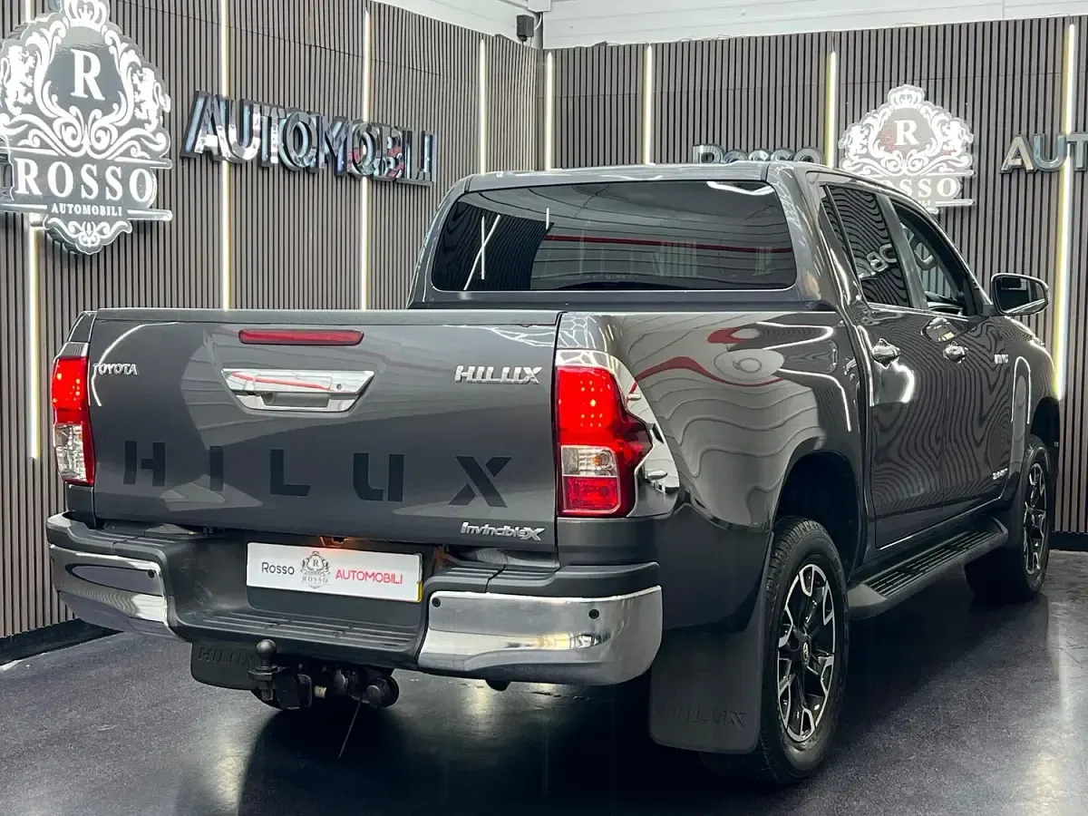 Used Toyota HiLux 150 HP (110 kW) 2020 Grey Pickup