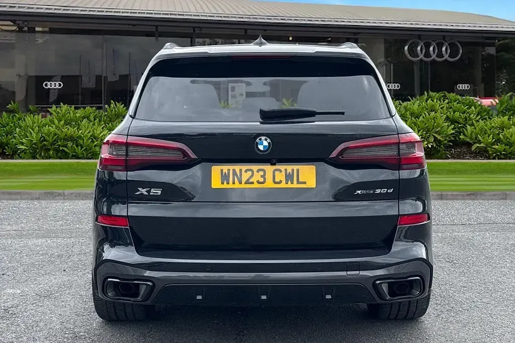 Begagnad BMW X5 M Sport 2023 Svart SUV