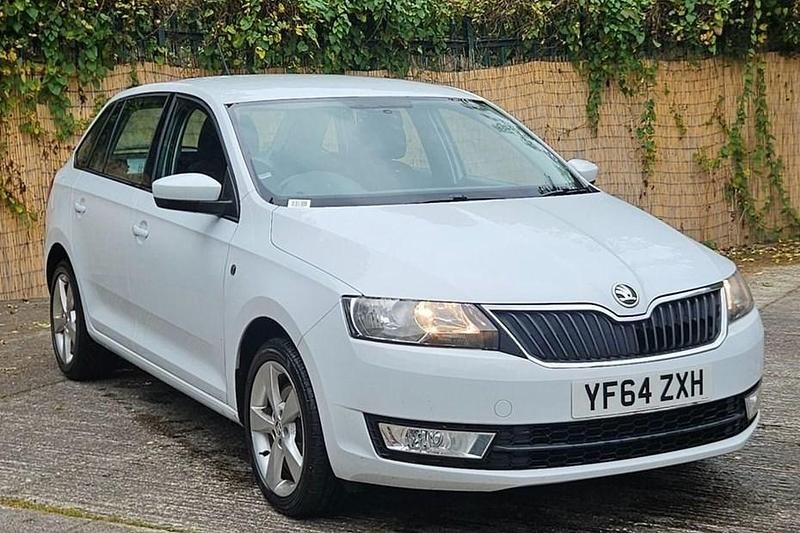 White Used 2014 Skoda Rapid SE Hatchback | £4,400 (Fair price) - Image 1/1