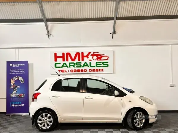 Used Toyota Yaris 2011 White Hatchback