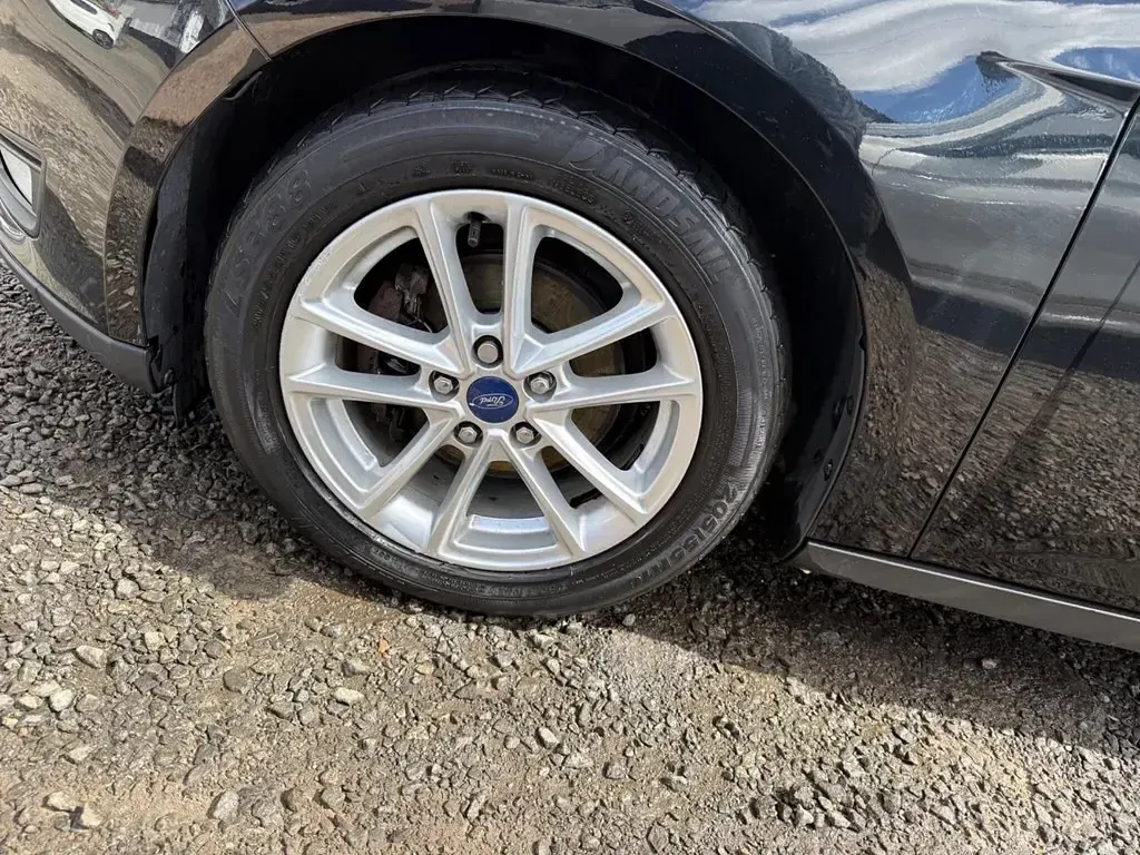 Gebraucht Ford Focus Zetec 2015 Schwarz Kleinwagen