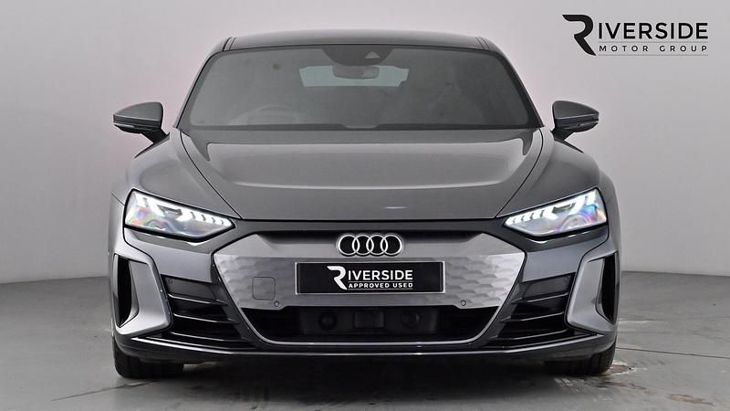 Used Audi e-tron GT quattro Comfort 389 kW (530 HP) 2022 Daytona grey Sedan