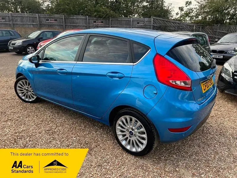 Used Ford Fiesta Titanium 96 HP (70 kW) 2012 Blue Hatchback