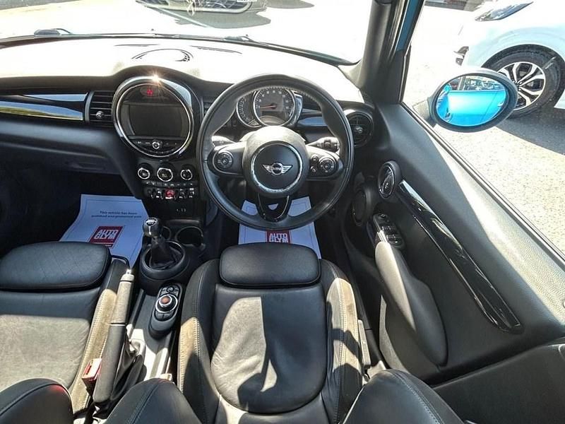 Usado Mini Cooper Hatch 136 CV (100 kW) 2018 Azul Utilitario