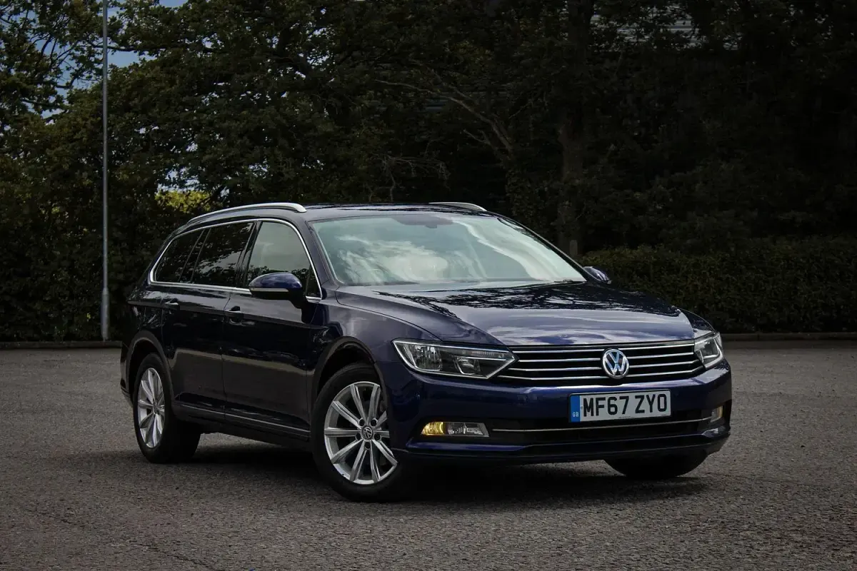 Used VW Passat Business 150 HP (110 kW) 2017 Blue Estate