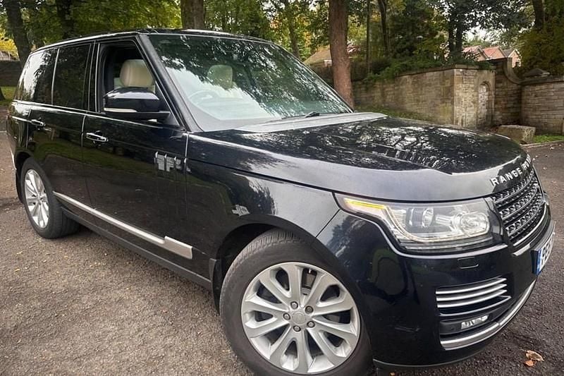 Black Used 2015 Land Rover Range Rover Vogue SE SUV | £11,995 (Expensive) - Image 1/1