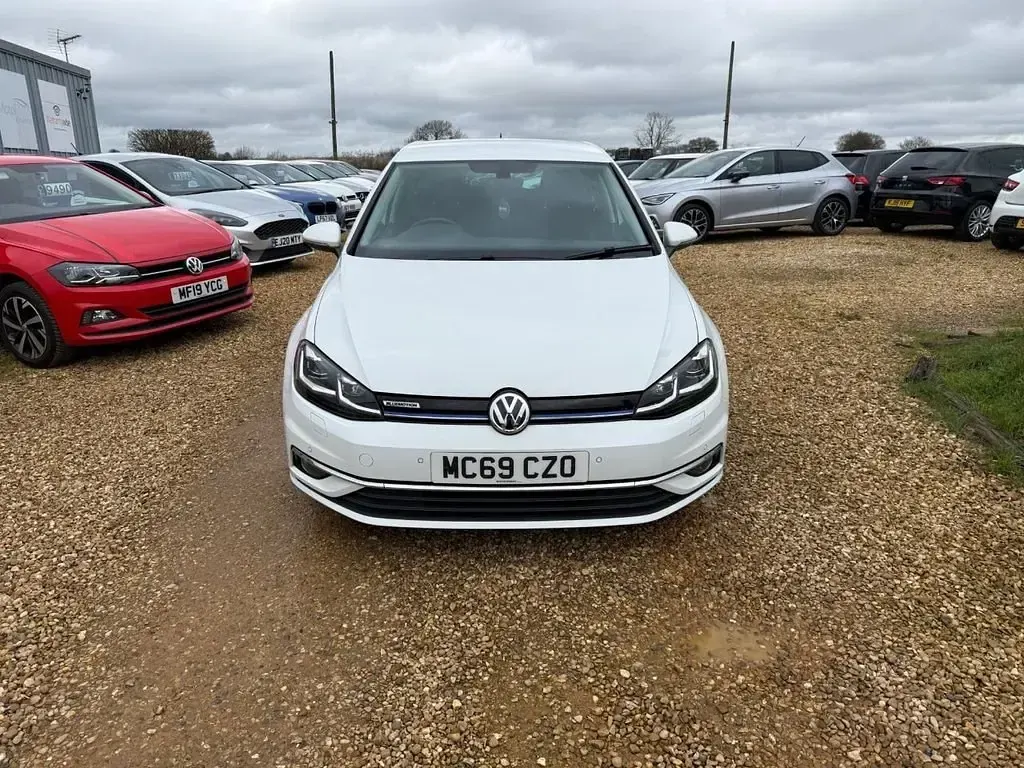 Begagnad VW Golf VII Edition 130 HK (95 kW) 2020 Vit Halvkombi