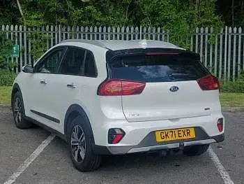 Used Kia Niro 139 HP (102 kW) 2021 White SUV