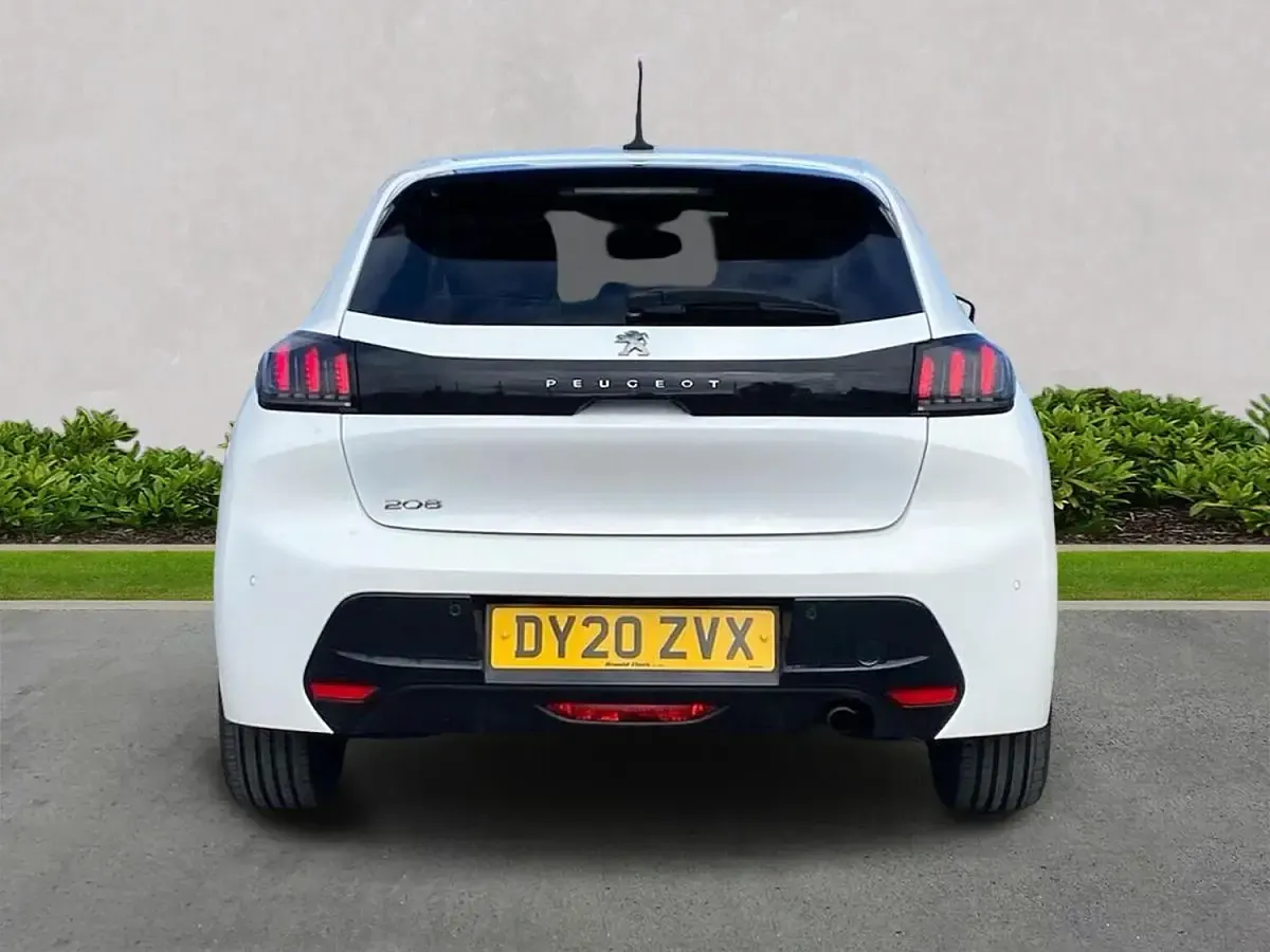 Used Peugeot 208 Allure 100 HP (73 kW) 2020 White Hatchback