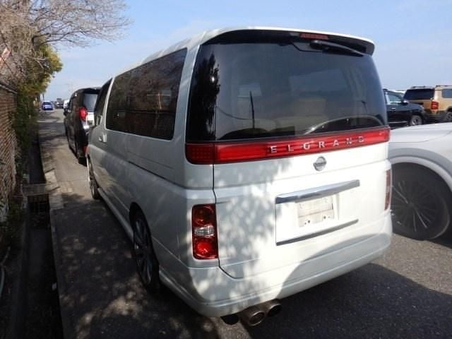 Used Nissan Elgrand 2007 White