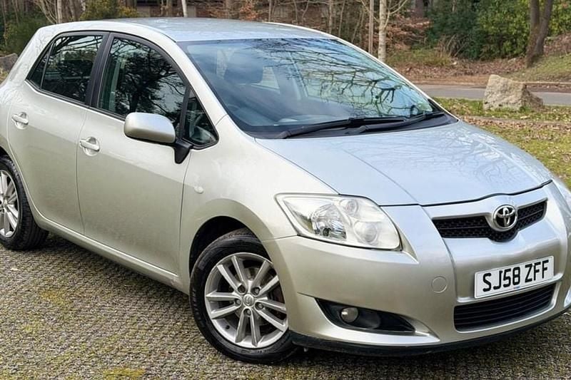 Used Toyota Auris 97 HP (71 kW) 2008 Silver Hatchback