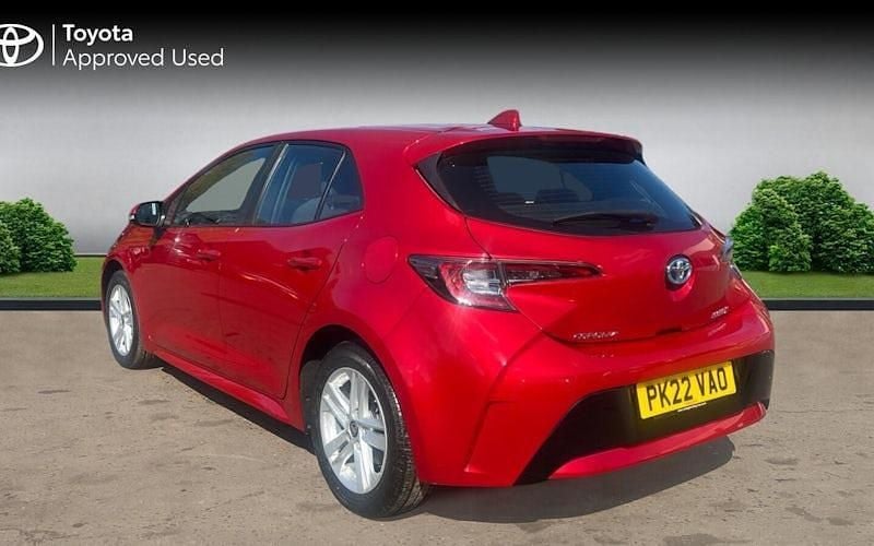 Used Toyota Corolla 122 HP (89 kW) 2022 Red Hatchback