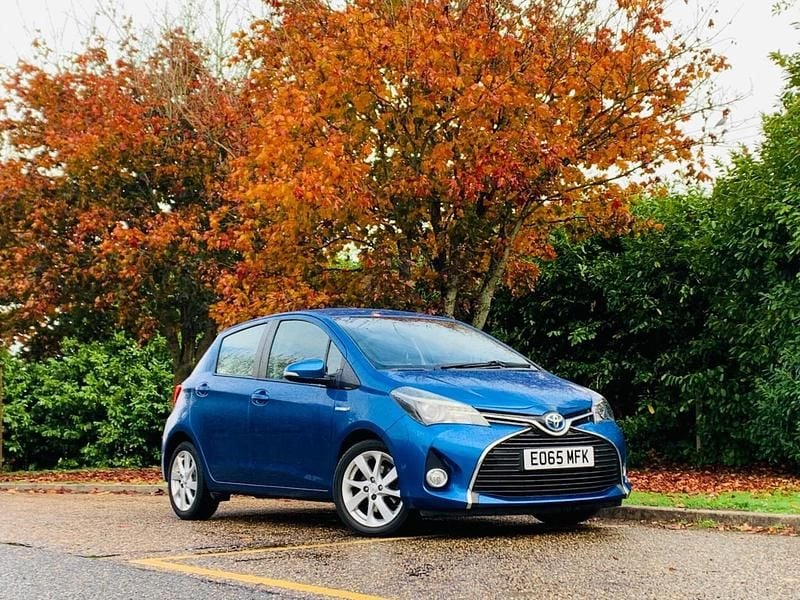 Blue Used 2015 Toyota Yaris Hybrid Hatchback | £9,290 (Fair price) - Image 1/3