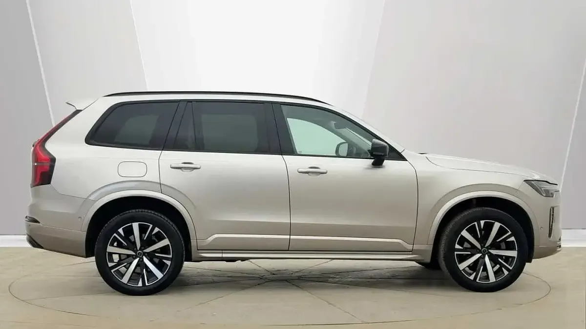 Usado Volvo XC90 Plus 455 CV (334 kW) 2025 Dorado SUV