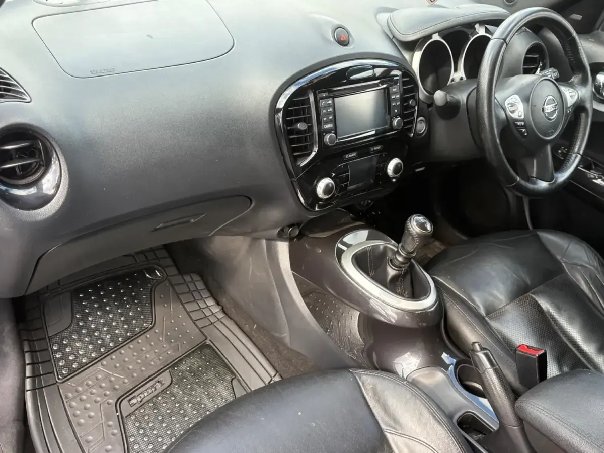 Begagnad Nissan Juke Tekna 110 HK (80 kW) 2016 Grå SUV