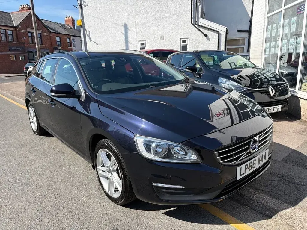 Used Volvo V60 SE 2017 Blue Estate