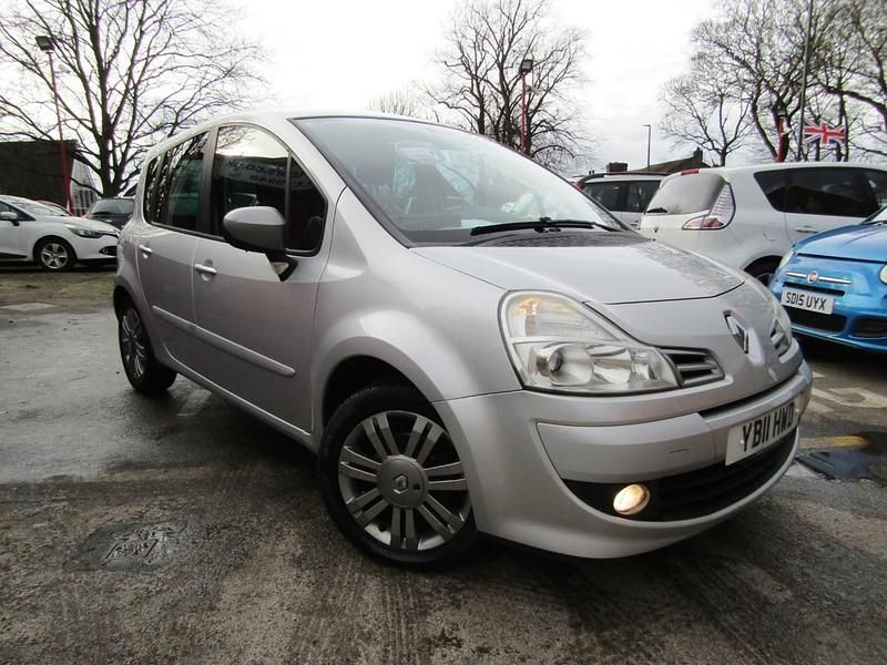Used Renault Grand Modus Dynamique 111 HP (81 kW) 2011 Silver MPV