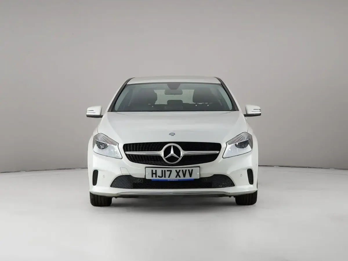 Used Mercedes A160 Executive 102 HP (75 kW) 2017 White Hatchback