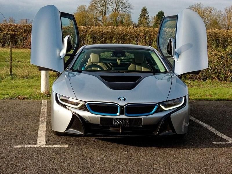 Used BMW i8 Pure Impulse 362 HP (266 kW) 2015 Silver Coupe