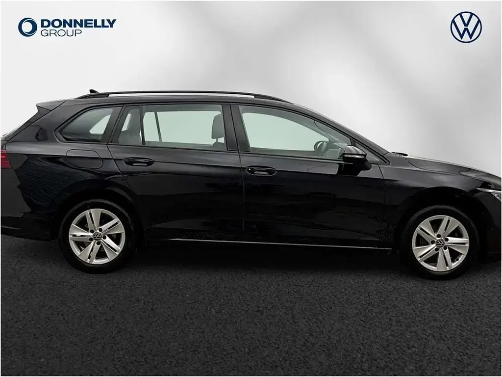 Used VW Golf VIII Life 108 HP (79 kW) 2023 Black Estate