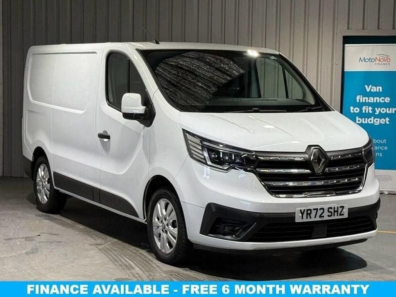 White Used 2022 Renault Trafic MPV | £17,485 (Good price) - Image 1/3