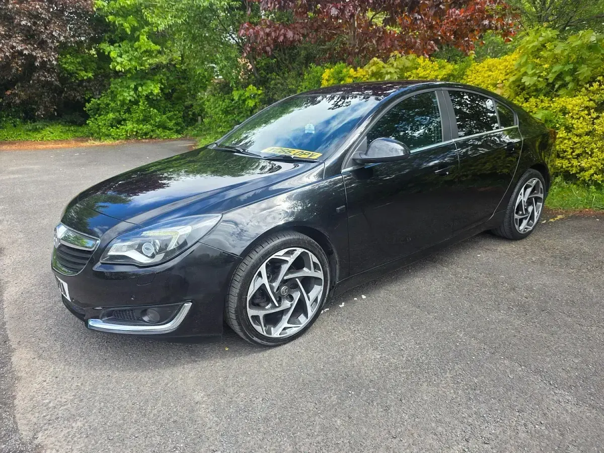 Used Vauxhall Insignia Edition 136 HP (100 kW) 2016 Black Hatchback