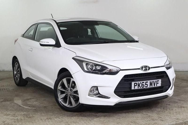 White Used 2015 Hyundai i20 SE Coupe | £5,795 (Fair price) - Image 1/4