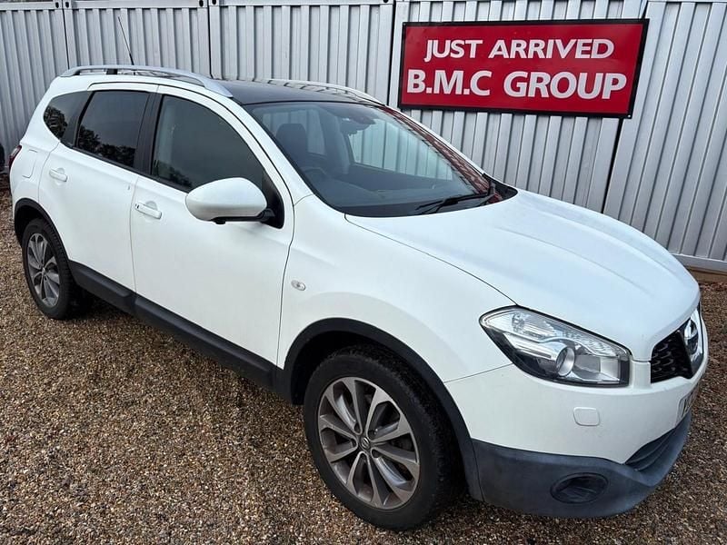White Used 2013 Nissan Qashqai +2 Tekna SUV | £3,990 (Fair price) - Image 1/1