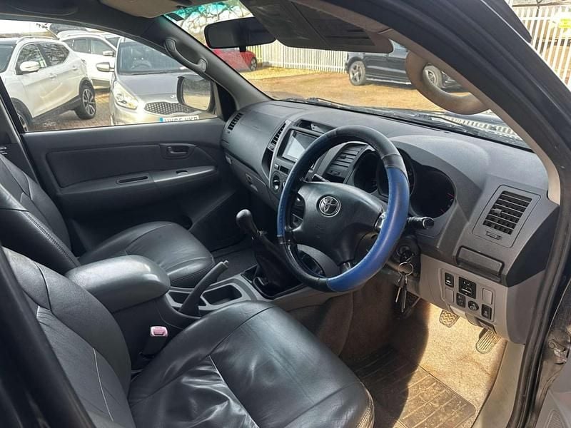 Used Toyota HiLux Luxury 2007 Black Pickup