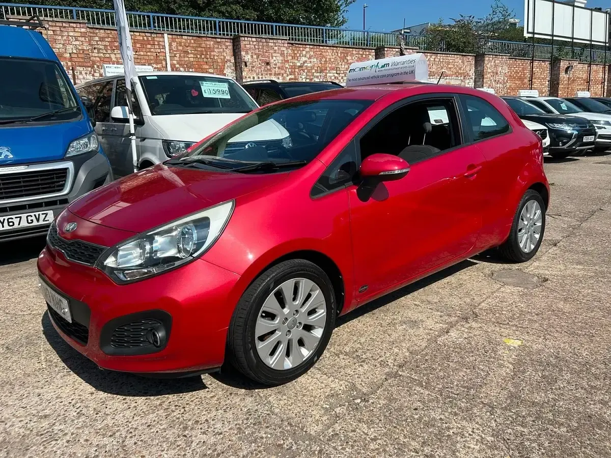 Used Kia Rio 84 HP (61 kW) 2013 Red Hatchback