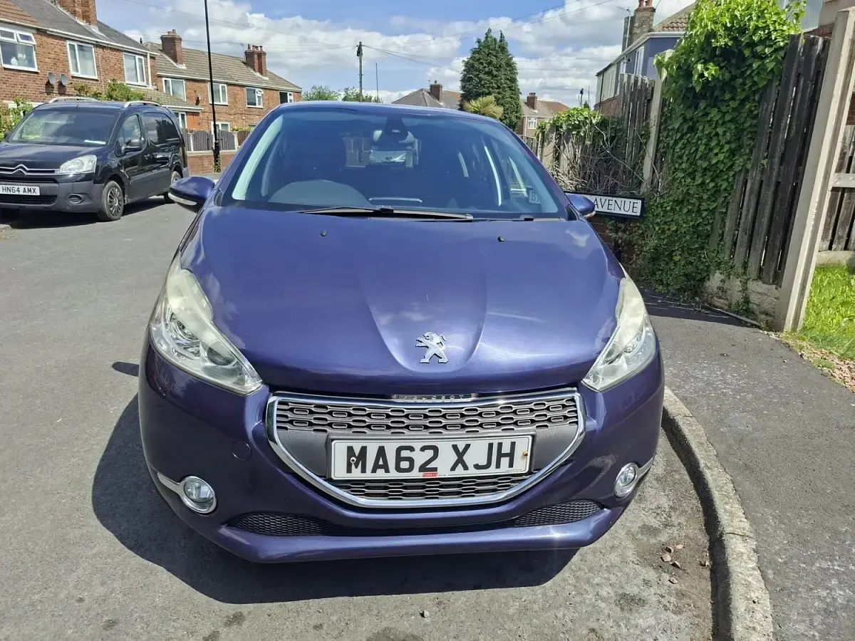 Used Peugeot 208 Allure 68 HP (50 kW) 2012 Blue Hatchback