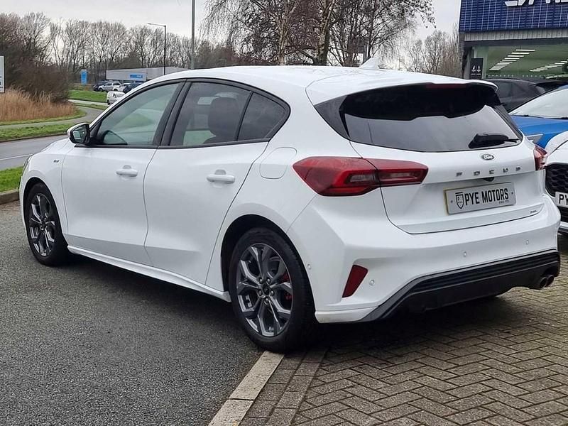 Używany Ford Focus ST-Line 2024 Biały Hatchback
