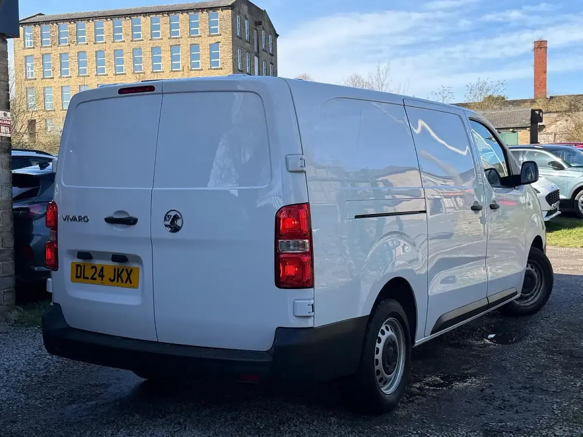 Used Vauxhall Vivaro 143 HP (105 kW) 2024 White MPV