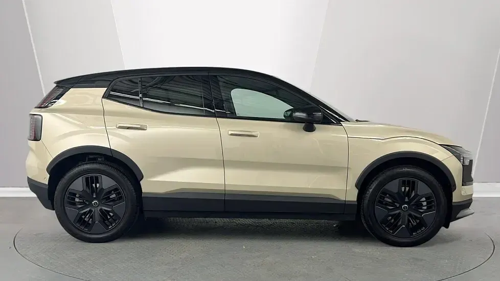 Used Volvo EX30 CC Performance 22 kW (30 HP) 2025 Gold Estate
