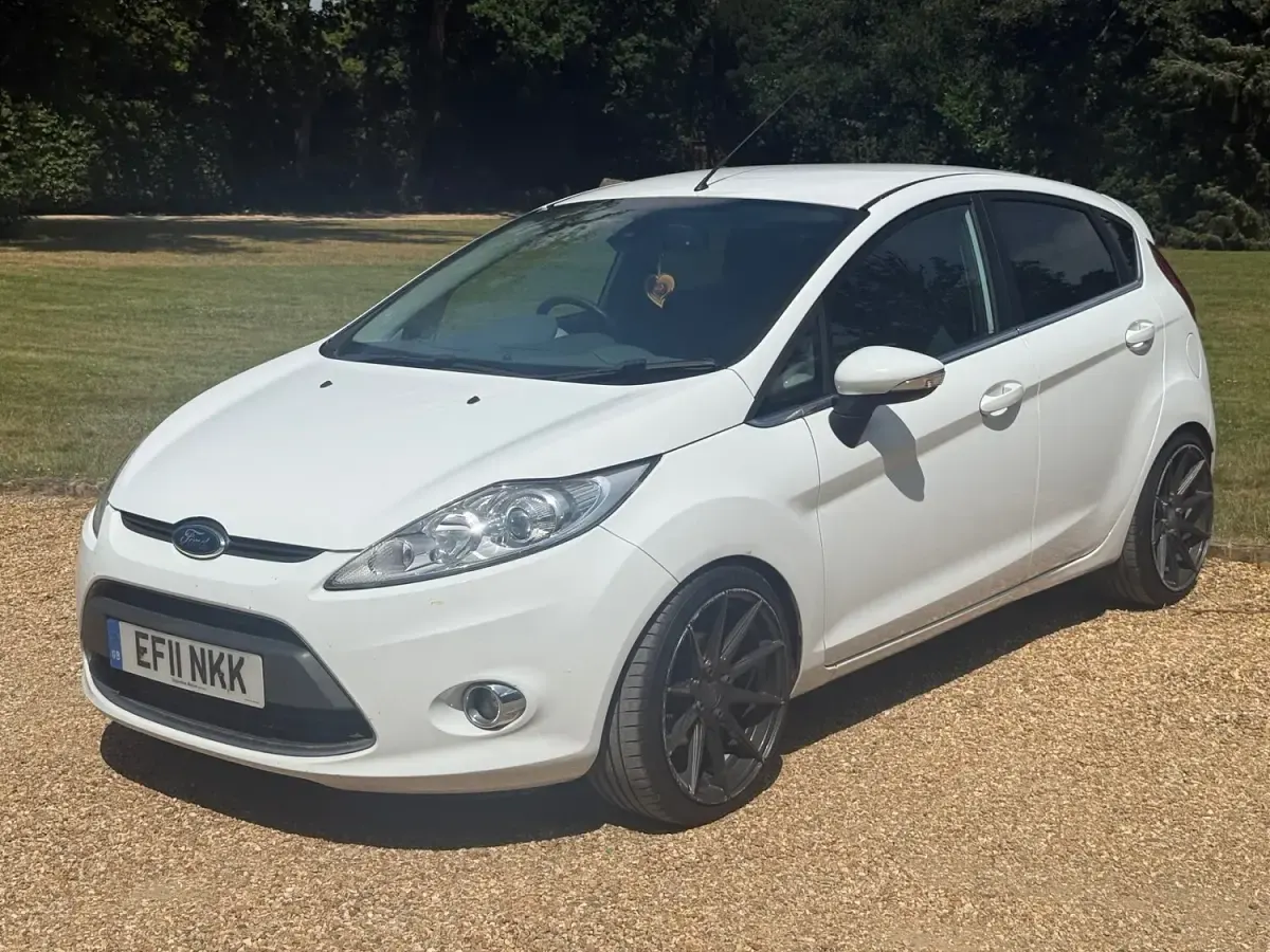 Used Ford Fiesta Titanium 2011 White Hatchback